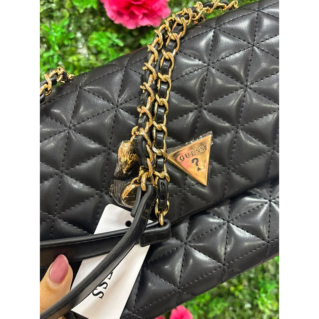 CARTERA NEGRA CON CADENAS GUESS