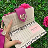 BILLETERA FUCSIA LARGA JUICY CON BROCHE