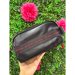 NECESER HOMBRE GUESS CON LETRAS ROJA