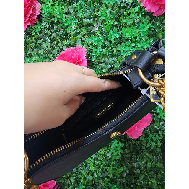 CARTERA DE HOMBRO SM NEGRA DETALLE PERRITO