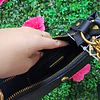 CARTERA DE HOMBRO SM NEGRA DETALLE PERRITO