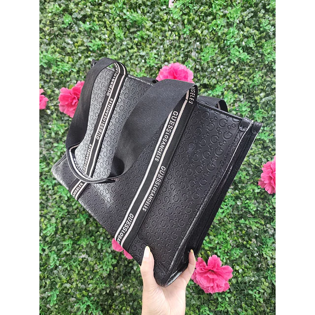 TOTE GUESS CUADRADO MONOGRAMO FRANJAS DE TELA