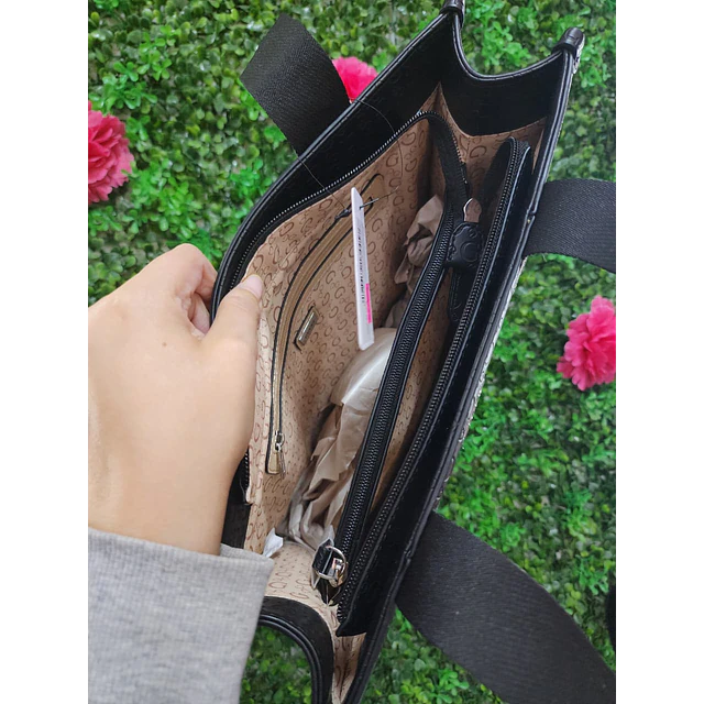 TOTE GUESS CUADRADO MONOGRAMO FRANJAS DE TELA