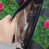TOTE GUESS CUADRADO MONOGRAMO FRANJAS DE TELA