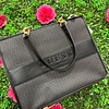 TOTE CUADRADO GUESS FRANJA HORIZONTAL CADENAS