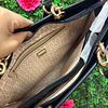 TOTE CUADRADO GUESS FRANJA HORIZONTAL CADENAS