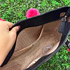 TOTE GUESS NEGRO MONOGRAMO CIERRE COMPLETO