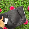 TOTE GUESS NEGRO MONOGRAMO CIERRE COMPLETO