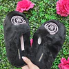 PANTUFLAS VS NEGRAS