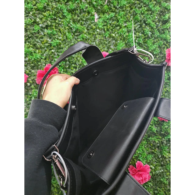 TOTE STEVE MADDEN CUADRADO NEGRO TARJETERO GUINDAS