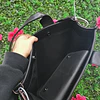 TOTE STEVE MADDEN CUADRADO NEGRO TARJETERO GUINDAS