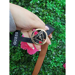 CINTURON GUESS NEGRO CON HEBILLA TRIANGULAR TALLA S