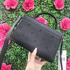 CROSSBODY TOMMY HILFIGER NEGRA CON TAPA LOGOS TH