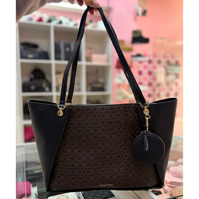 TOTE CK NEGRO AL CENTRO CAFÉ CON LOGOS CK