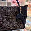 TOTE CK NEGRO AL CENTRO CAFÉ CON LOGOS CK