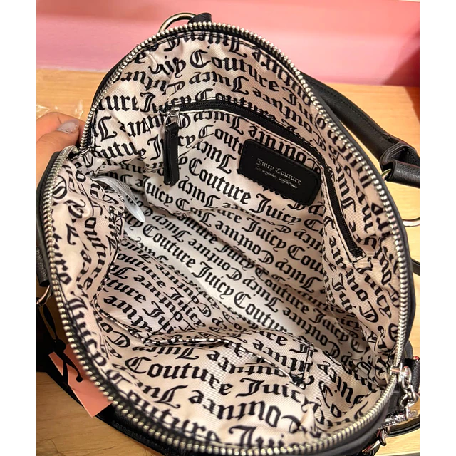 CROSSBODY JUICY NEGRO GAMUZA C/DETALLE LAZO ROSADO