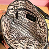 CROSSBODY JUICY NEGRO GAMUZA C/DETALLE LAZO ROSADO