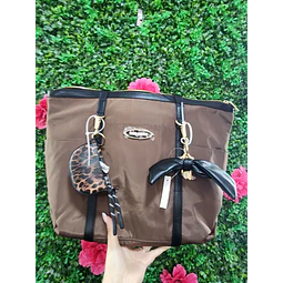 BOLSO SM CAFÉ DETALLE LLAVES + MONODERO PRINT