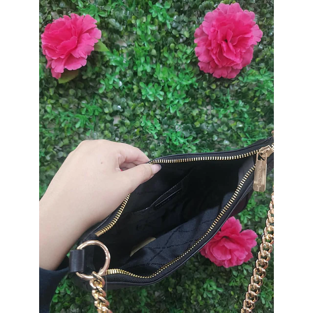CROSSBODY MK NEGRO LISO FORMA LUNA