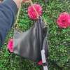 CROSSBODY MK NEGRO LISO FORMA LUNA