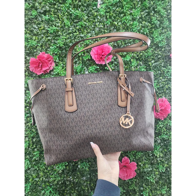 TOTE MK CAFÉ MONOGRAMO CIERRE COMPLETO XL