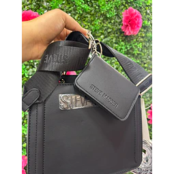 CROSSBODY STEVE MADDEN CUADRADO CLÁSICO + TARJETERO