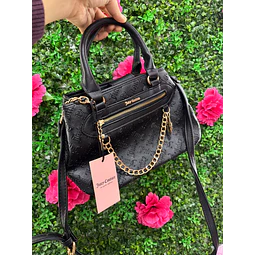 CROSSBODY JUICY NEGRA DETALLE CADENA CORAZON