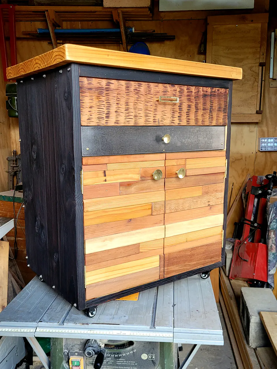 MUEBLE BAR / VINILOS MOVIL KURÜ 3