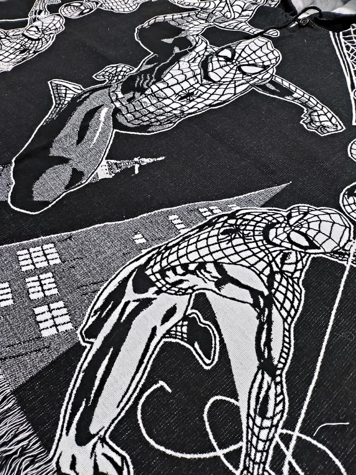 Poncho Spiderman 1 6