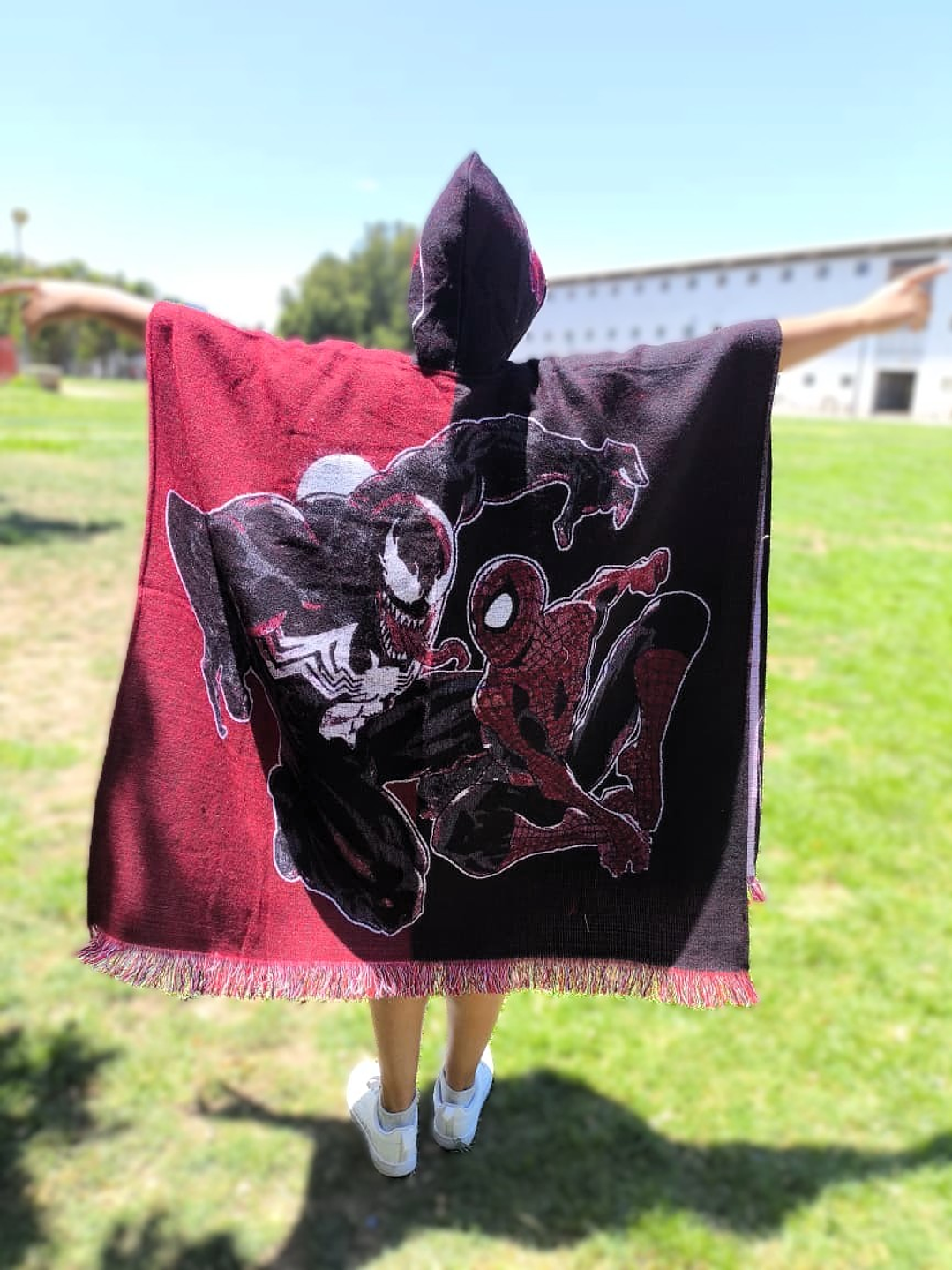 Poncho Spiderman vs Venom 2