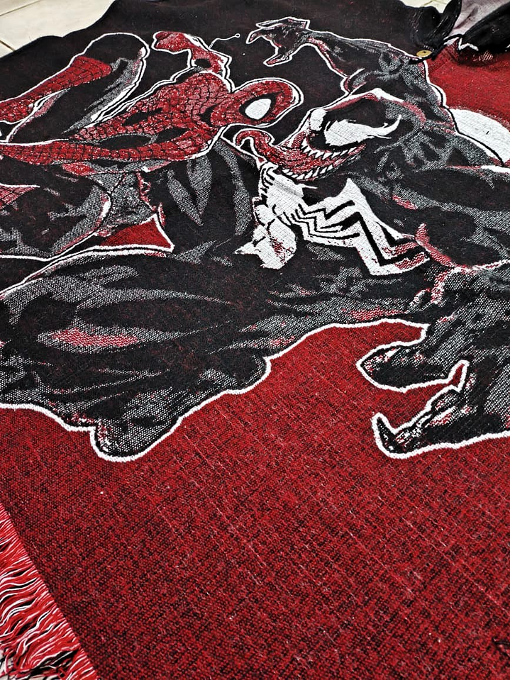 Poncho Spiderman vs Venom 4