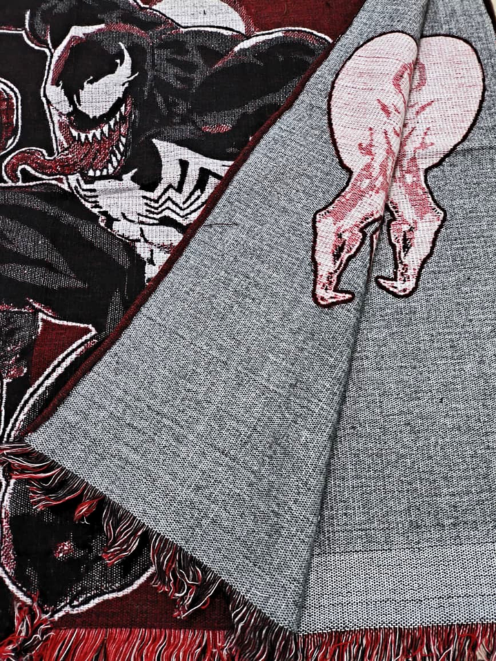 Poncho Spiderman vs Venom 6