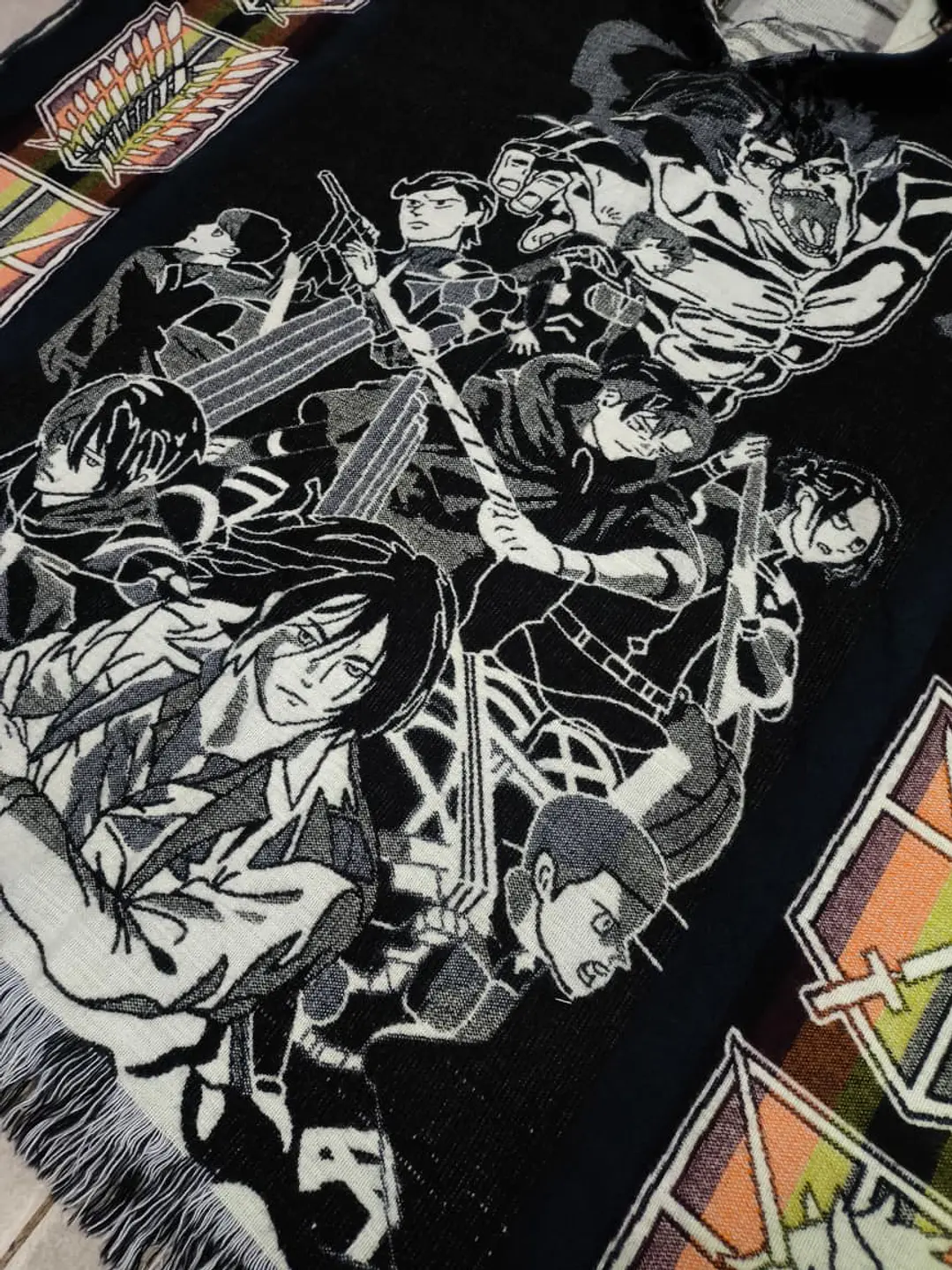 Poncho Shingeki no Kyojin N°1 2