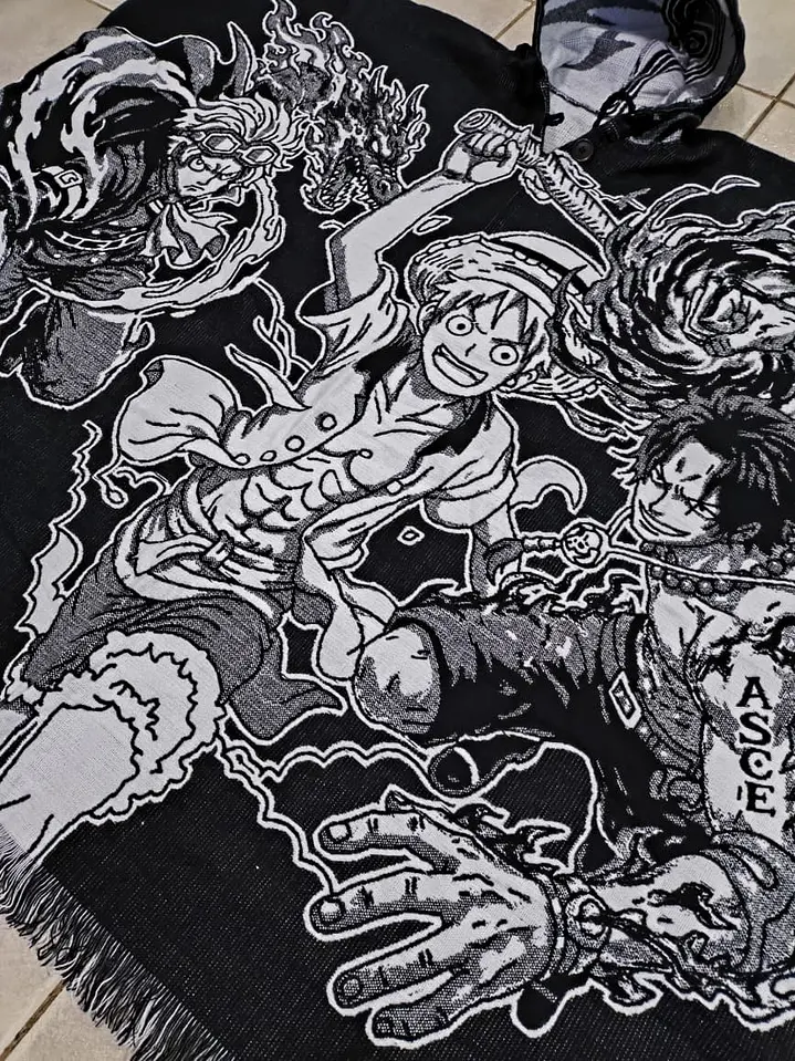 Poncho One Piece (Sabo, Luffy y Ace) negro 2