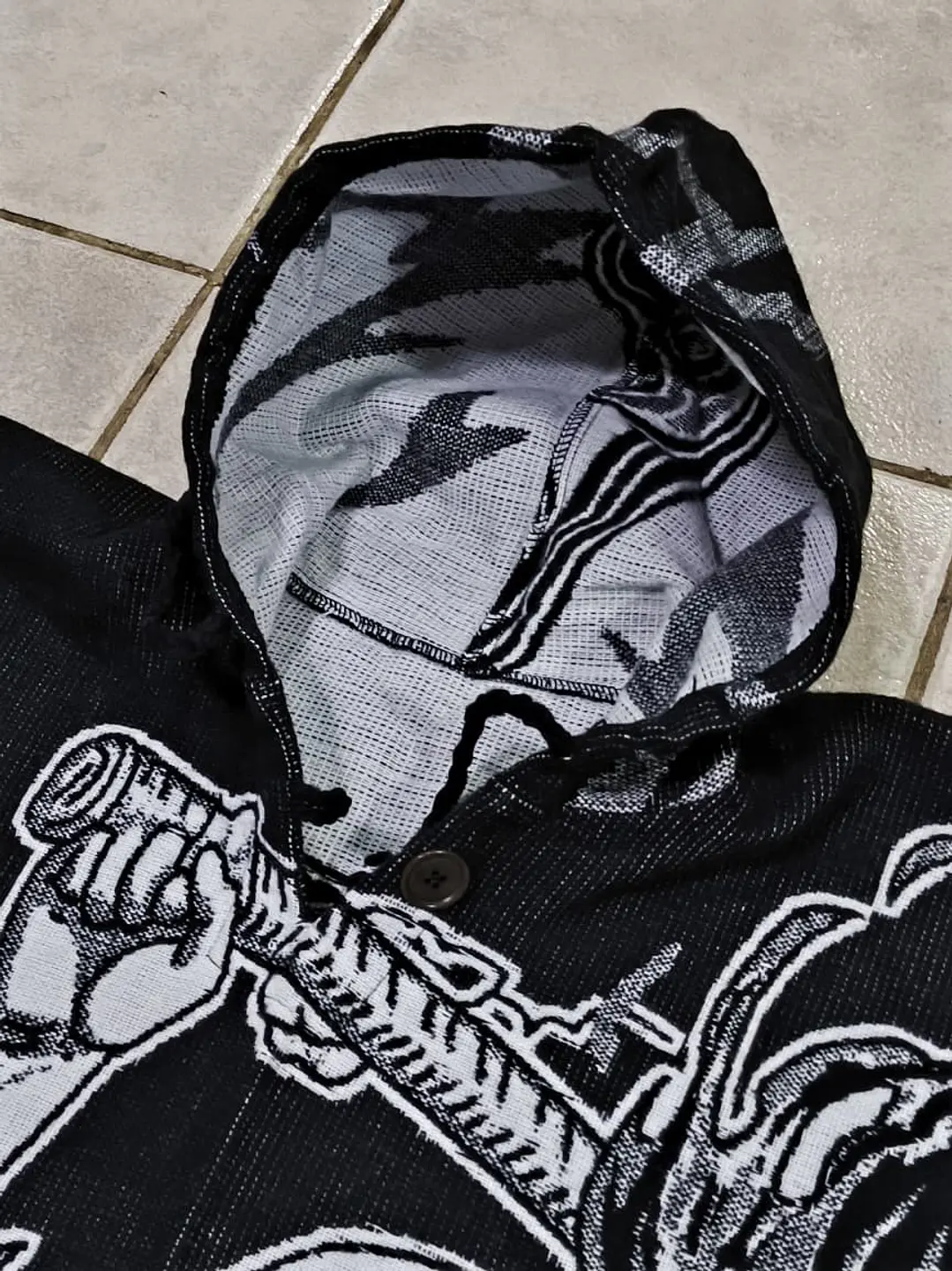 Poncho One Piece (Sabo, Luffy y Ace) negro 3