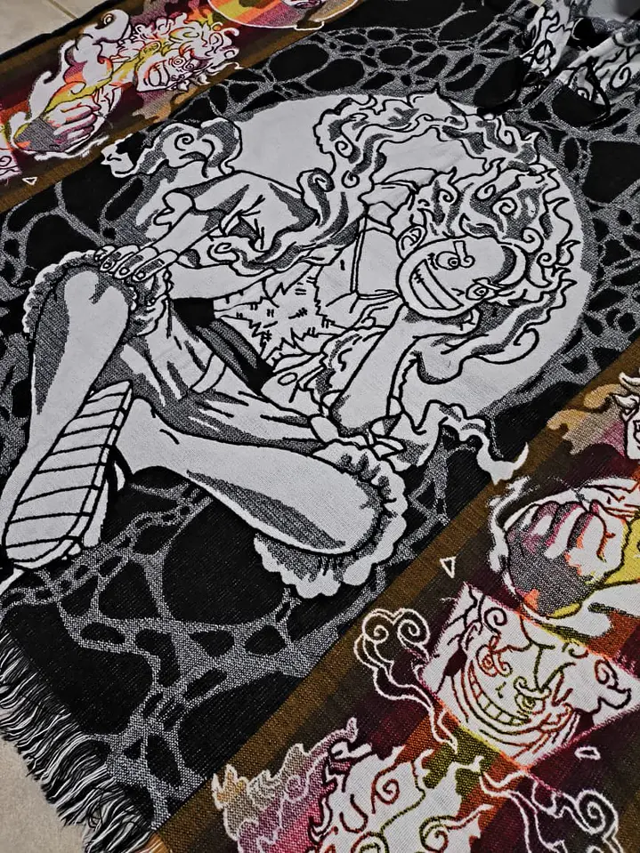 Poncho One Piece Luffy Gear 5 (Dorado) 2
