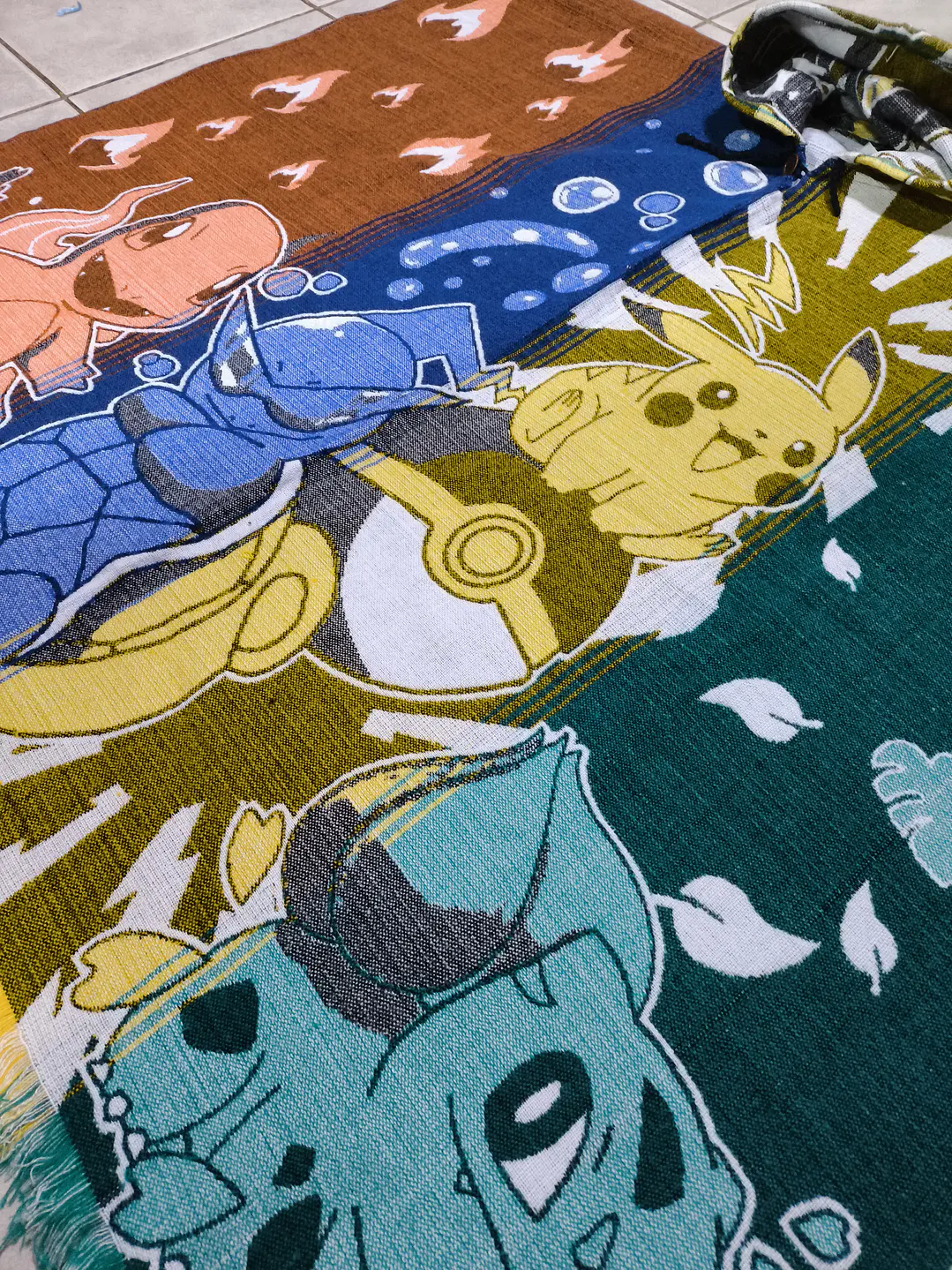 Poncho POKÉMON iniciales 2