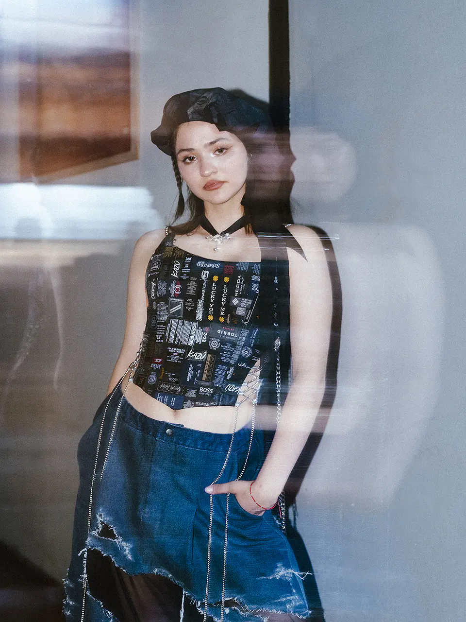 #000 4