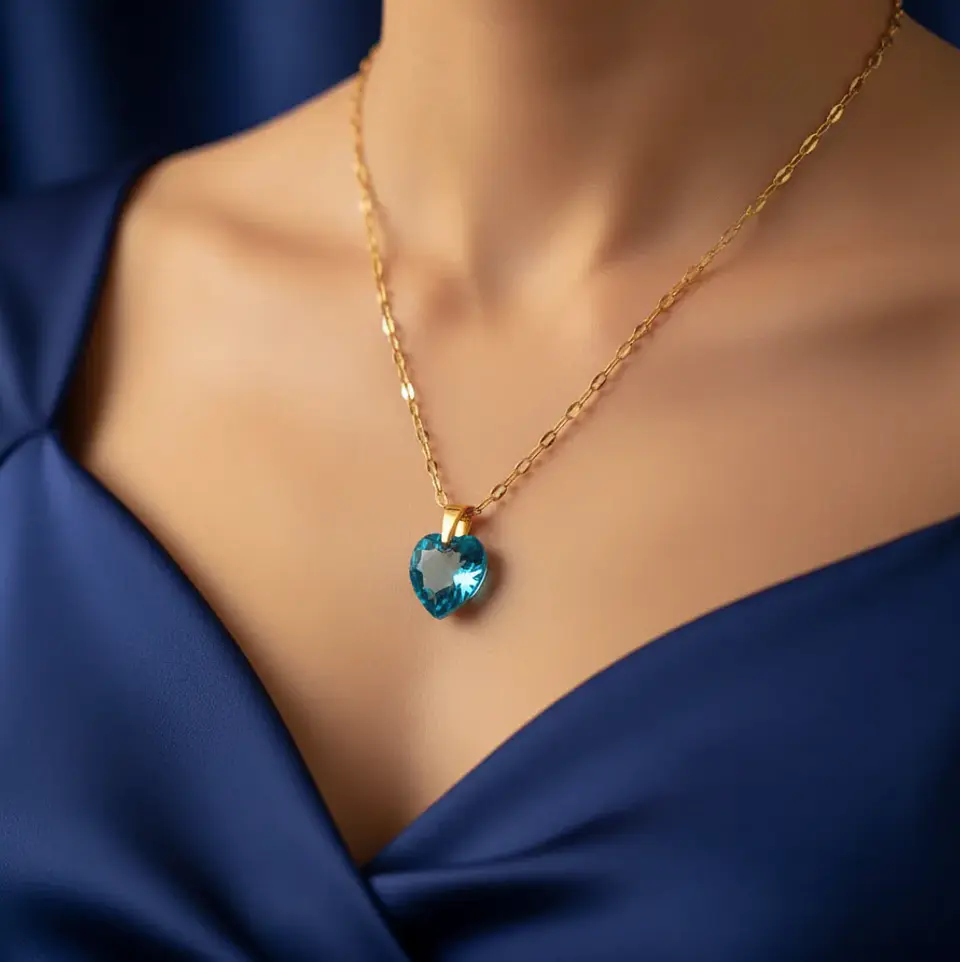 Collar Corazon Titanic de cristal Bermuda Blue enchape de oro 18K 3