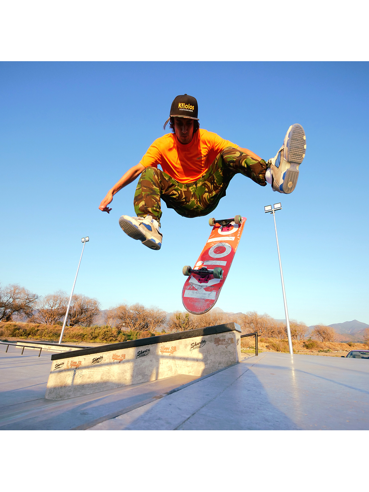 TABLA DE SKATE KFIOLOS - RED LOGO 8.25