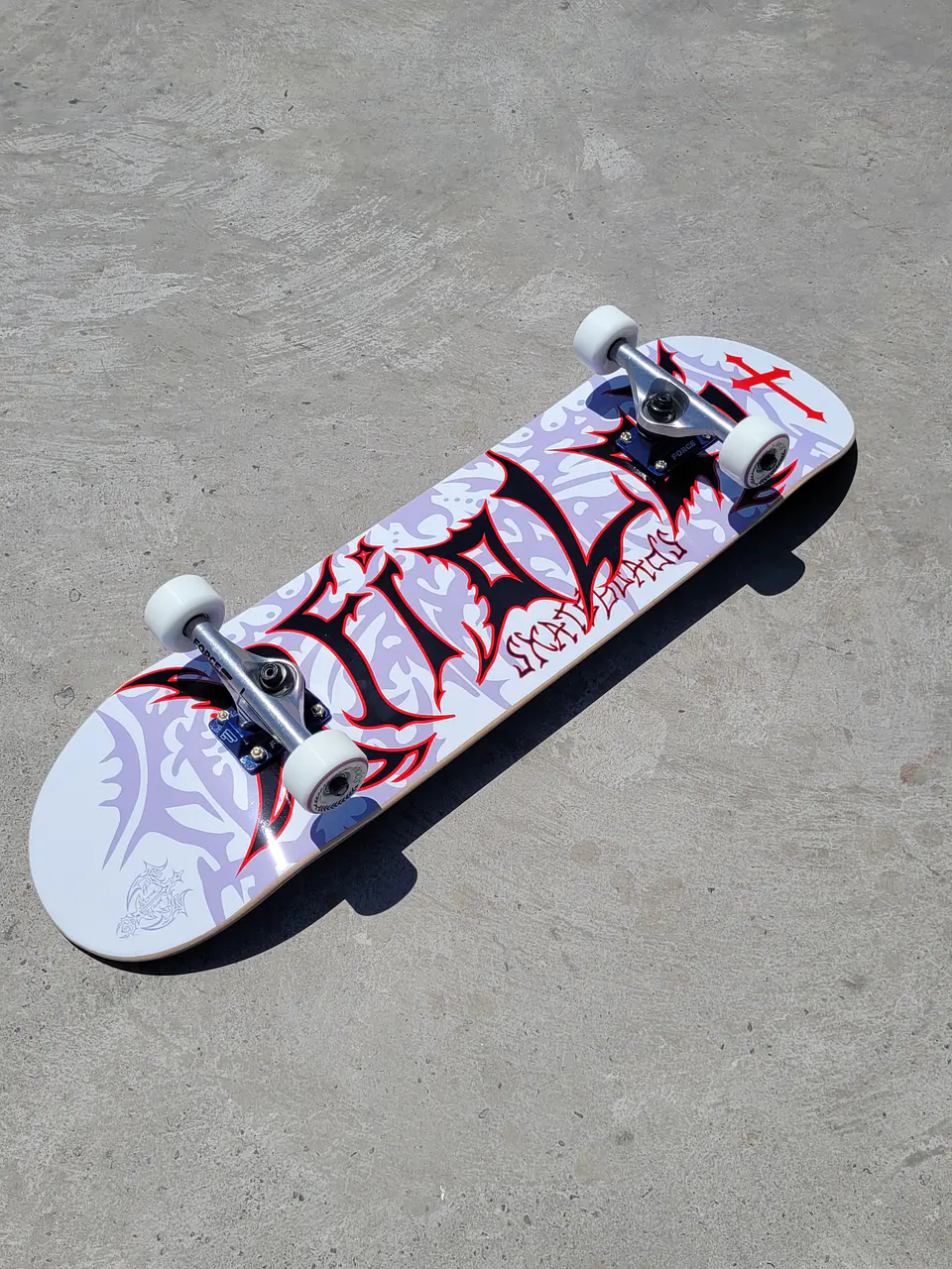 SKATE COMPLETO IN THE DARK HAKU 8,25