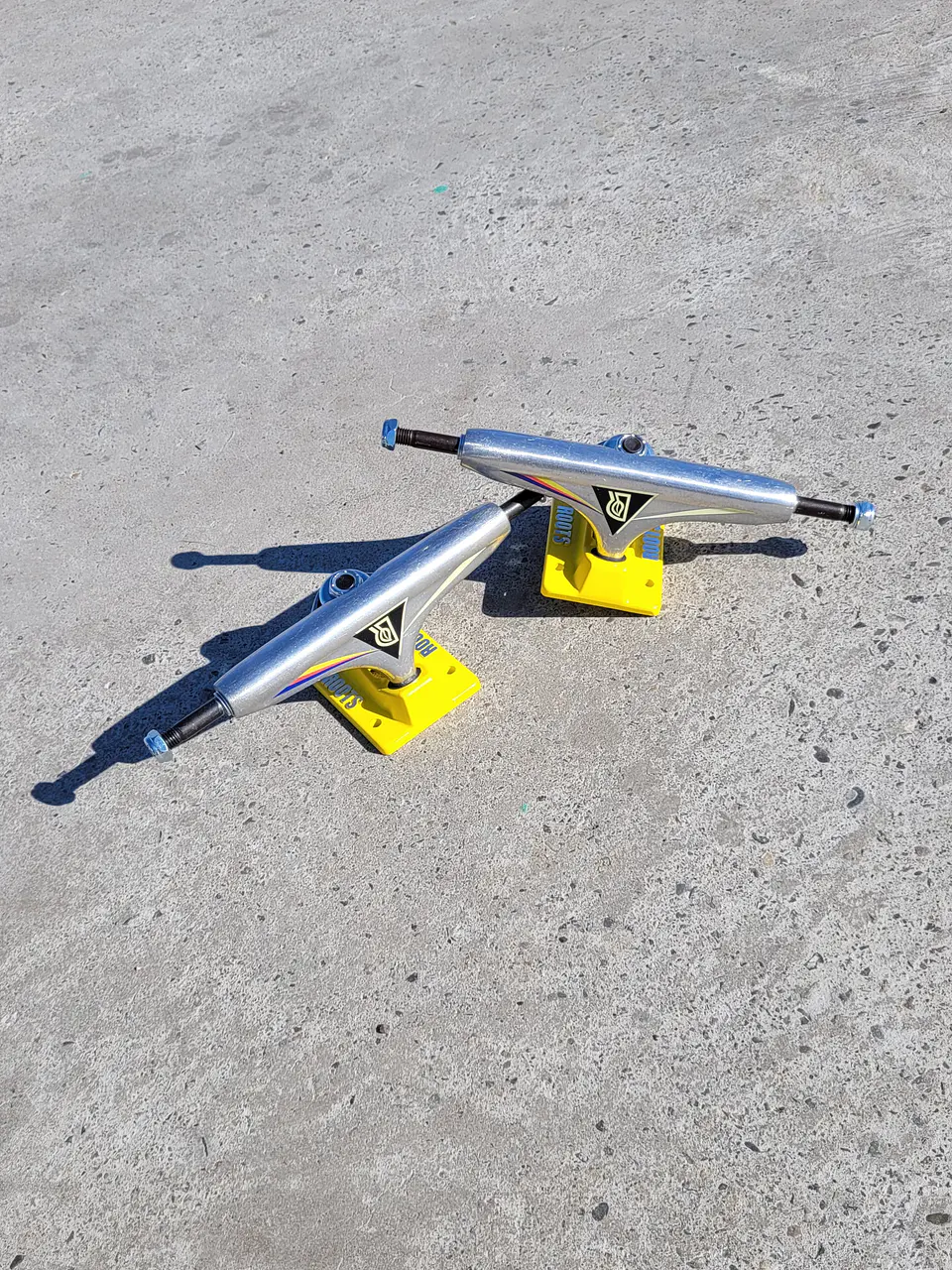 TRUCKS SKATE - YELLOW SILVER setup kfls 1