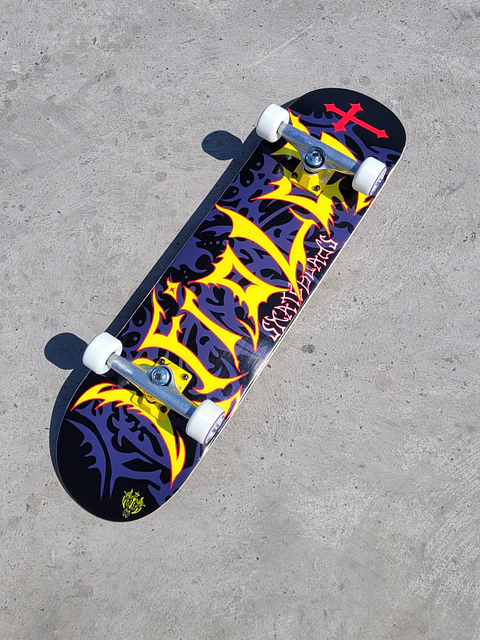 SKATE COMPLETO IN THE DARK HIKARI 8,25" KFIOLOS