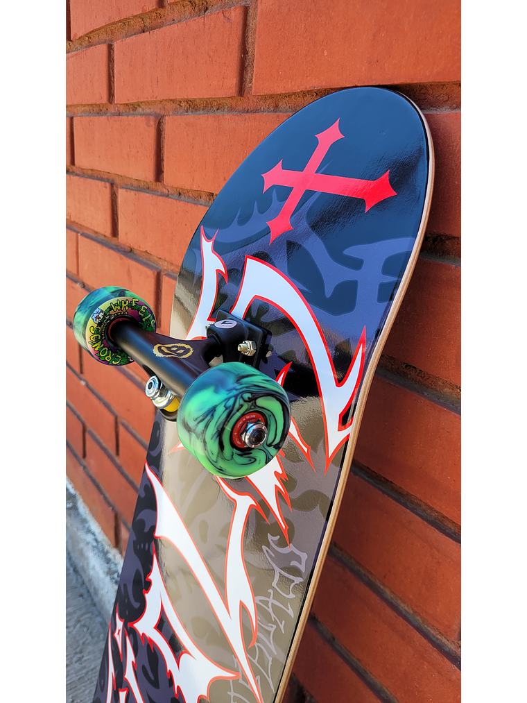 SKATE COMPLETO IN THE DARK 8,25