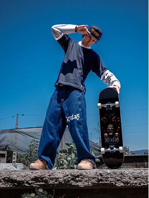POLERA SKATE MINIMALS BLACK MAGIG KFLS