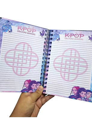 Set Libreta Huntrix Kpop Demon Hunter 20x15cm + 40 Stickers