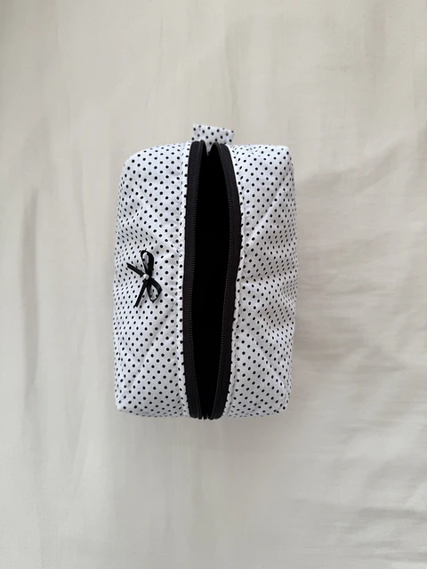 makeup bag dots