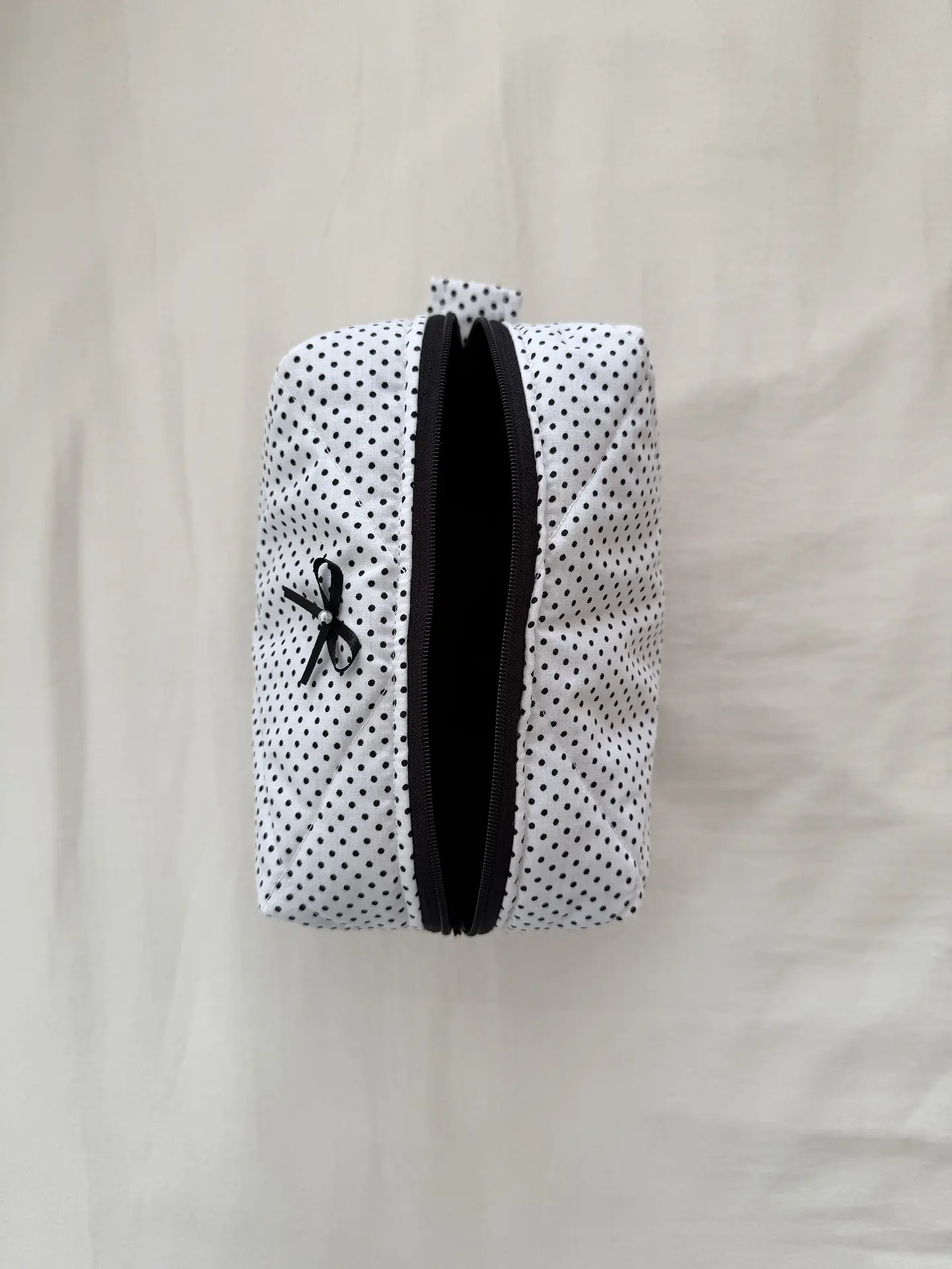 makeup bag polka dots 3