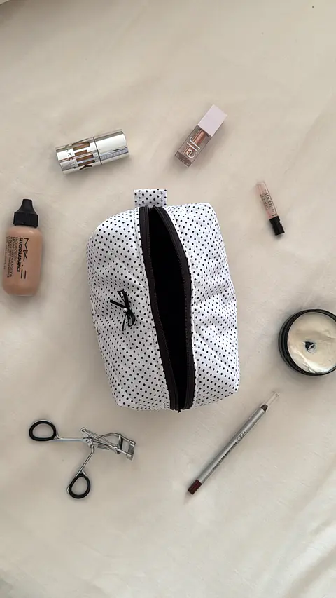 makeup bag dots