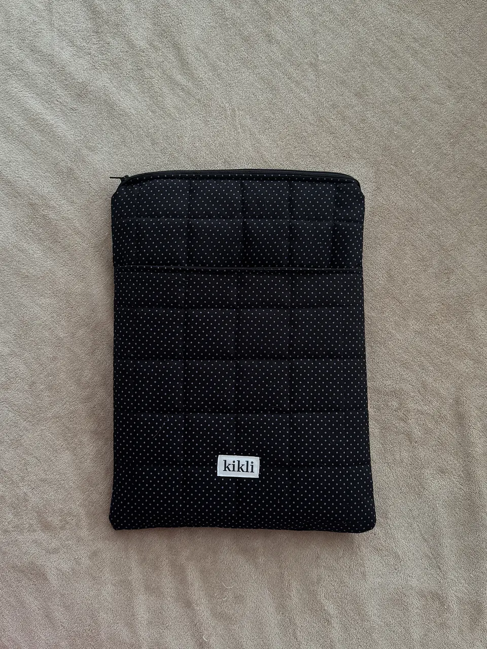 funda laptop/ipad polka negro 2
